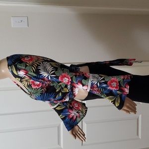 NWT Wayan s/m bell sleeve wrap top vivid colored tropical print bow tie detail